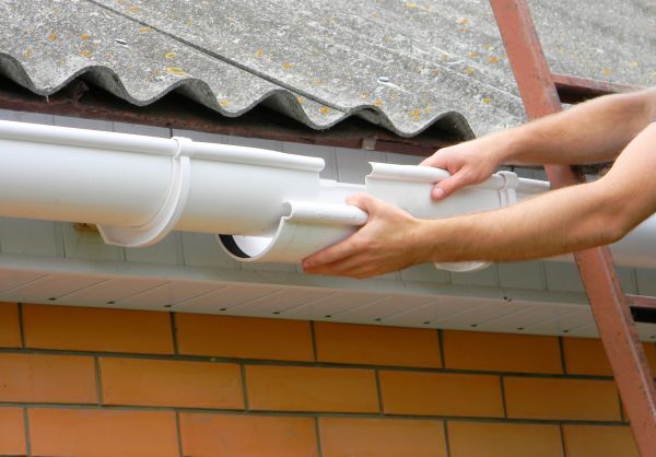 Gutter Hanging in Salisbury